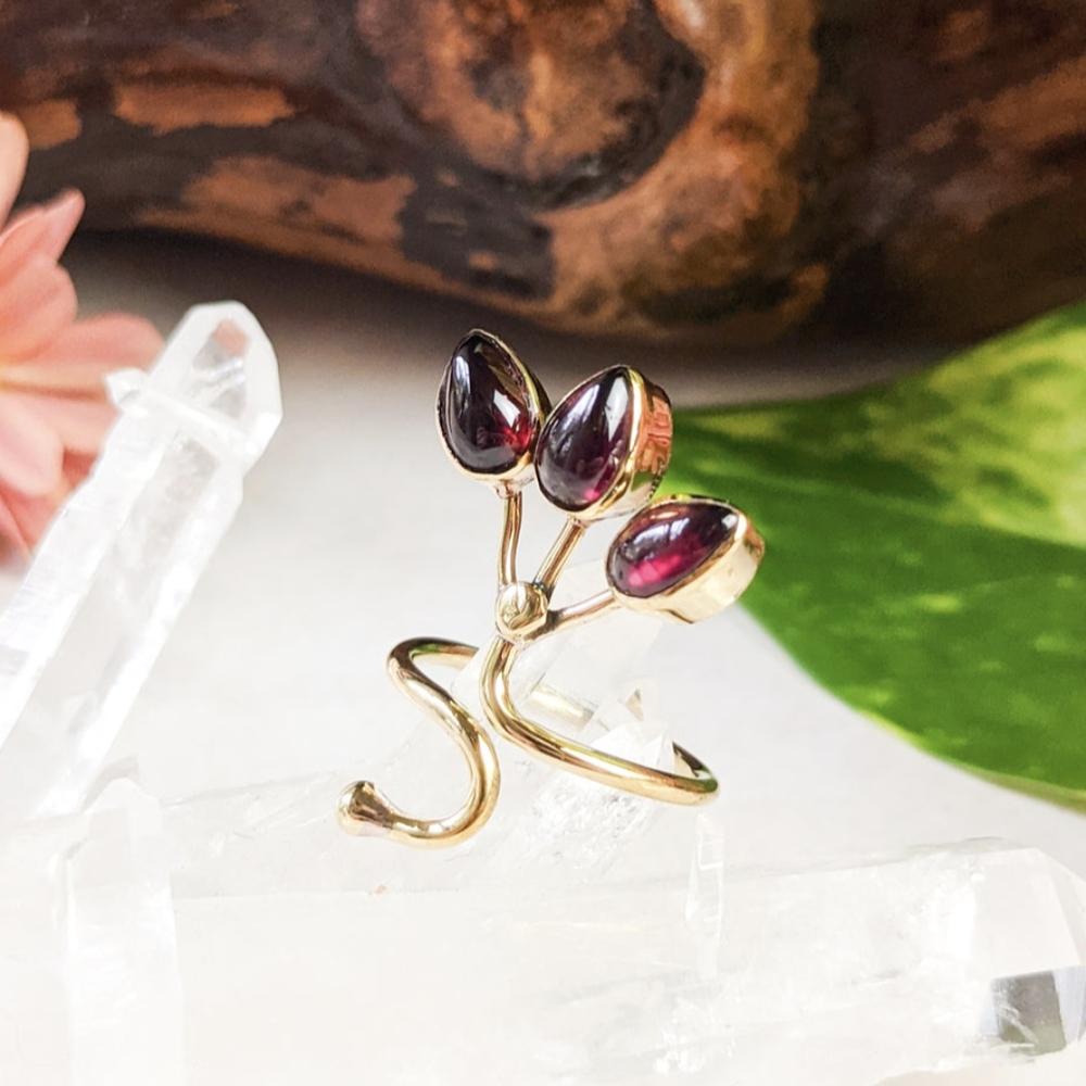 🦋LAST🦋 NWT Baizaar Garnet Triple Blossom Cocktail Ring, Size 7
